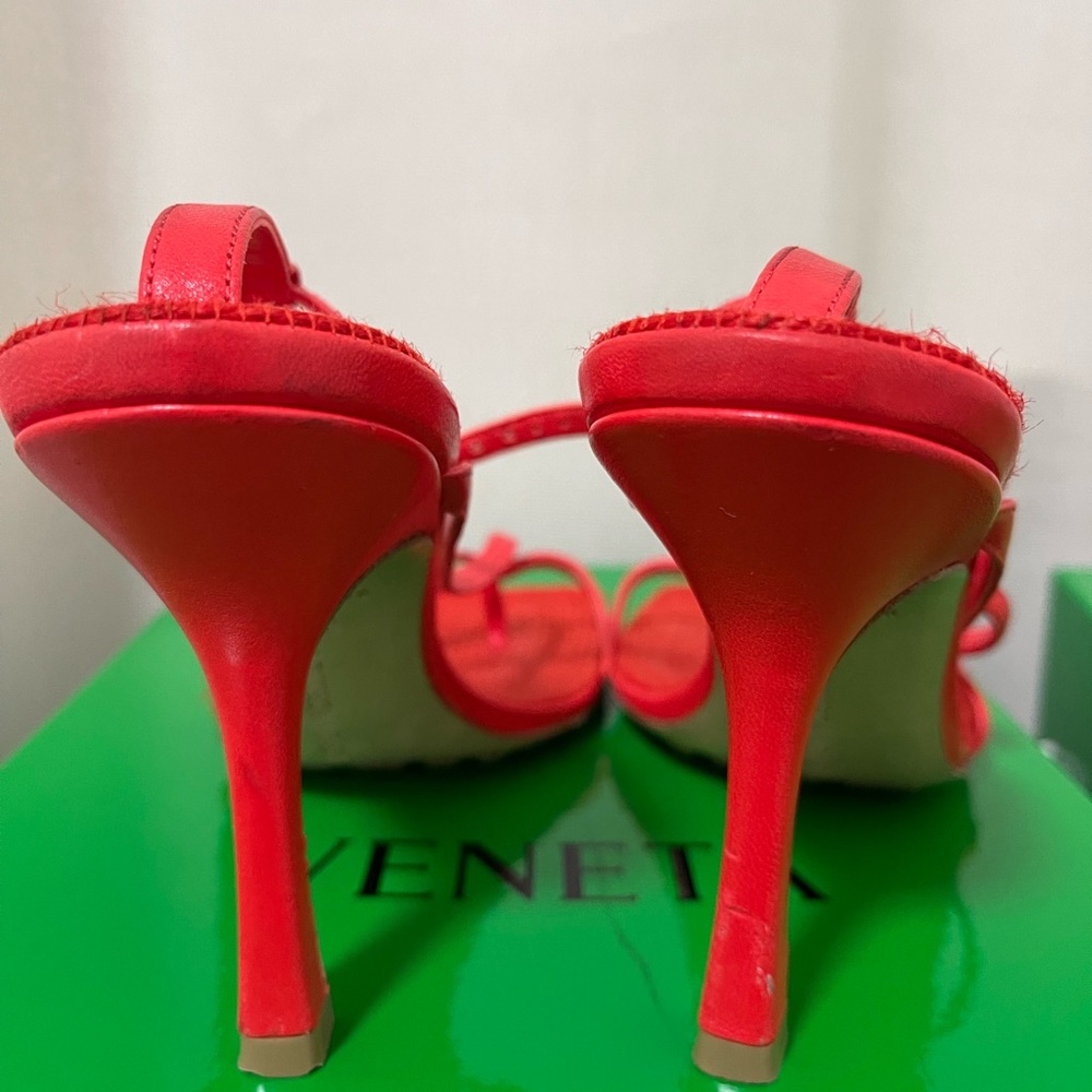 Bottega Veneta Square Stretch Strap Sandal - Picture 6 of 10